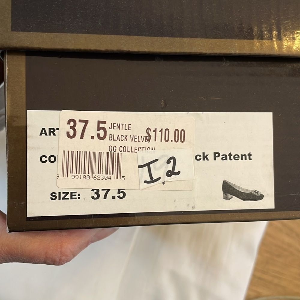 GG COLLECTION BLACK VELVET BALLET FLATS WITH SQUARE BLACK DETAIL.  NEW I… - Picture 12 of 12